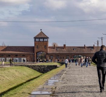 Zwiedzanie Auschwitz. Jak wygląda wycieczka do nazistowskiego obozu koncentracyjnego?