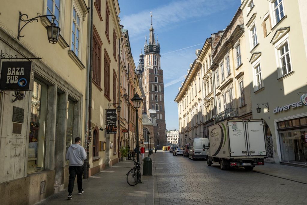 ulica Floriańska z widokiem na bazylikę Mariacką